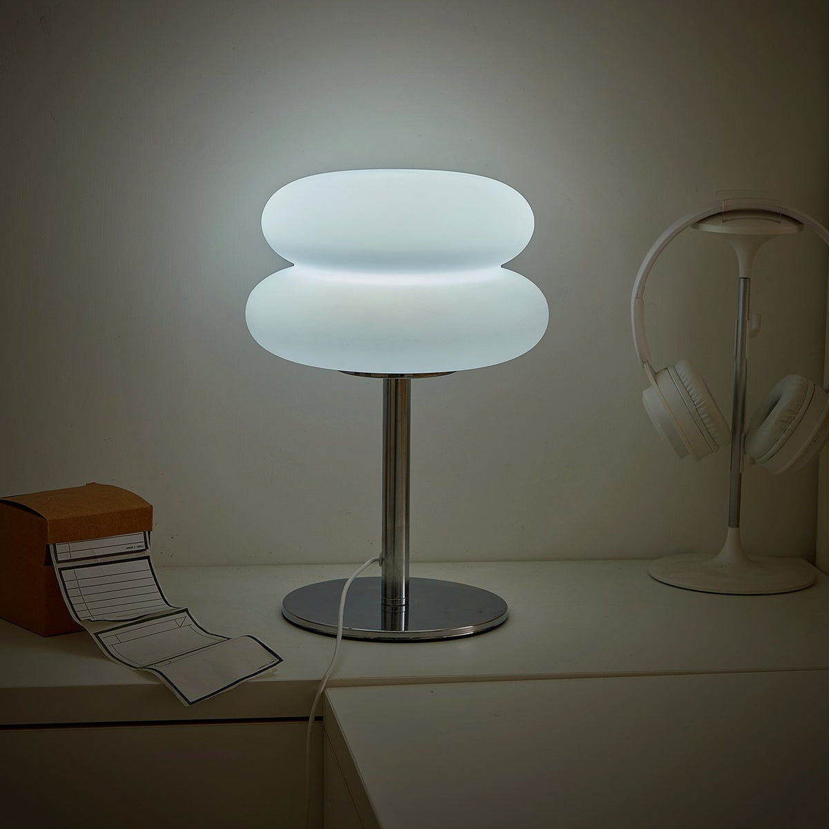 Halo frosted tiered lamp detail in daylight