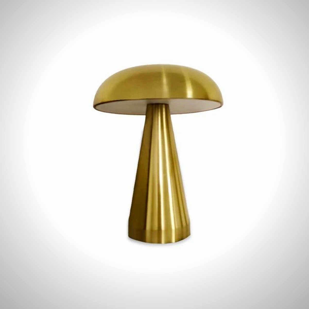 Juno mushroom lamp in gold