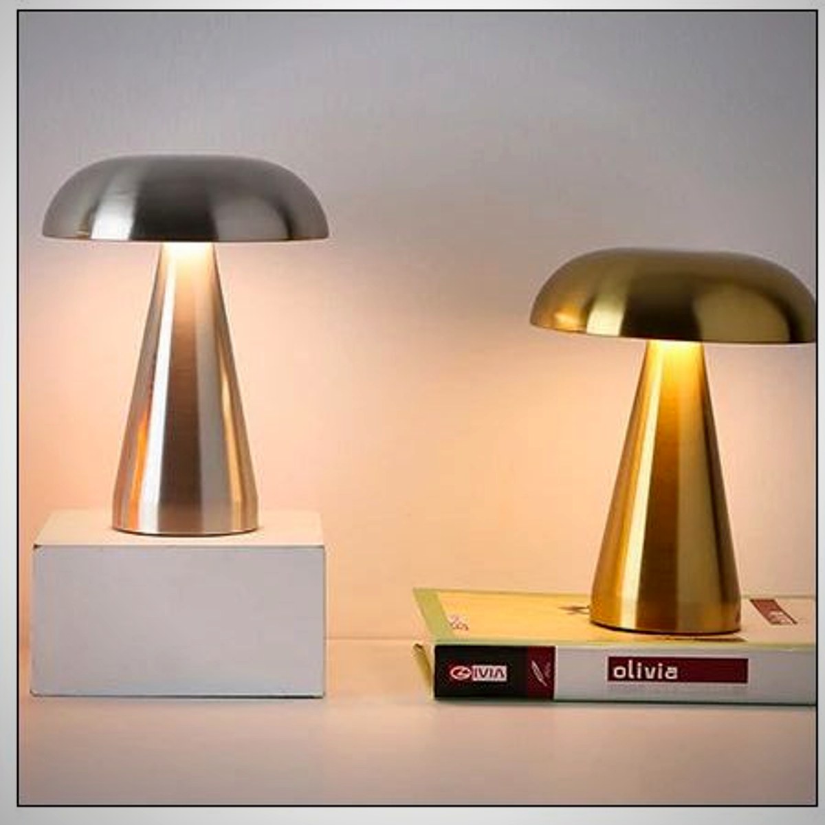 Juno mushroom lamps in silver and gold