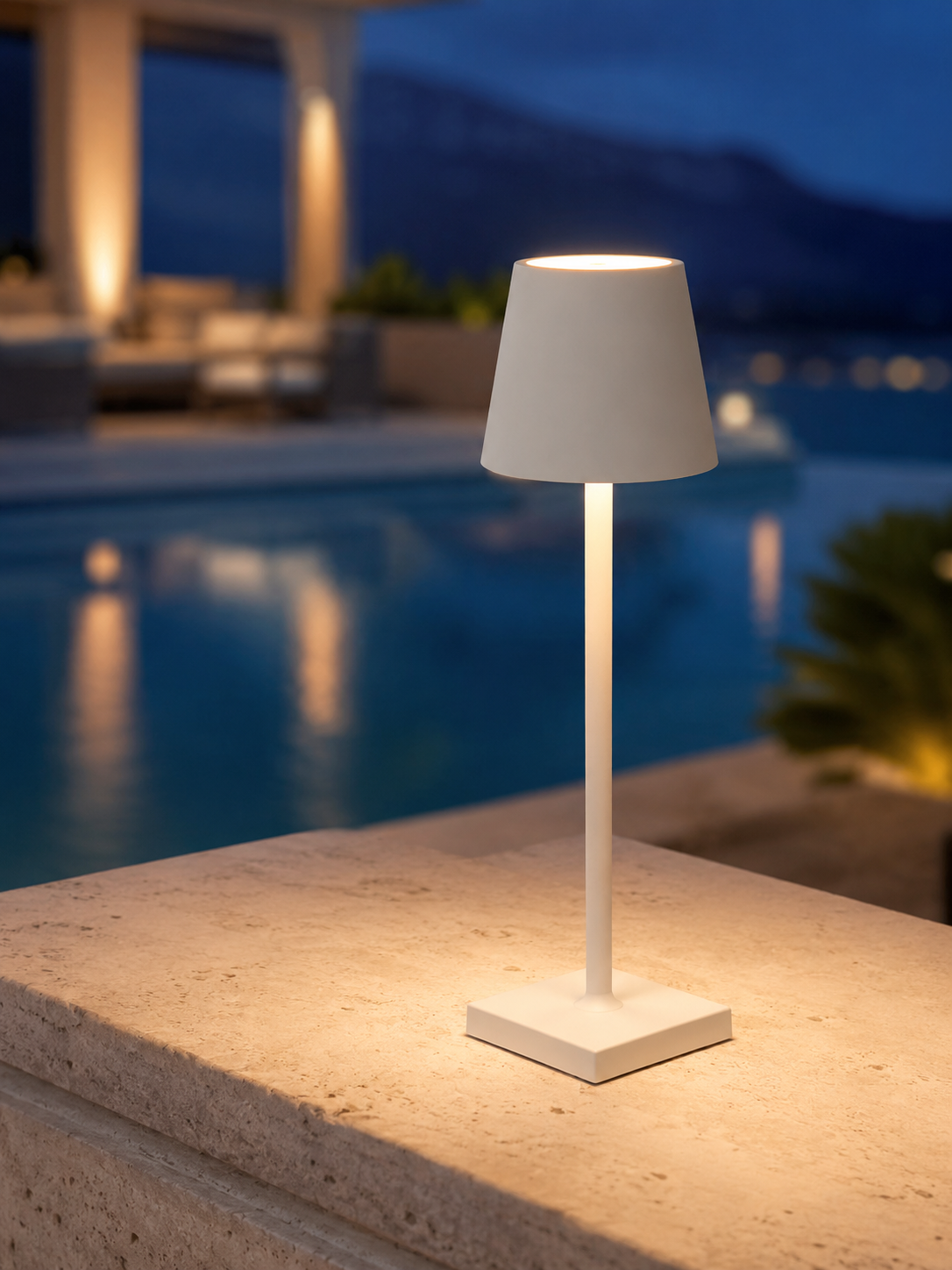 Marin water-resistant cordless lamp